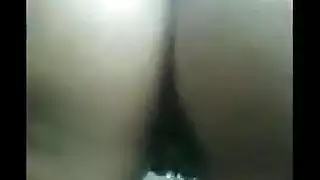 فض بكارة العروس: القضيب يملأ فتحتها الضيقة