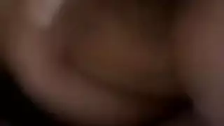 العاهرة العربية وفاء تظهر مواهبها في المص والتدليك