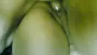 عاشق مصري يملأ عشيقته بقضيبه في غرفة نومها