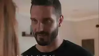 فتاة مغربية ساخنة تأخذ زب أمريكي في جلسة جنس عنيفة