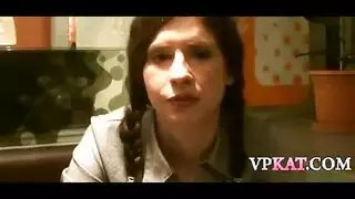 خيال إباحي طبي: فتاة ممتلئة تبتلع سائل الطبيب الوسيم