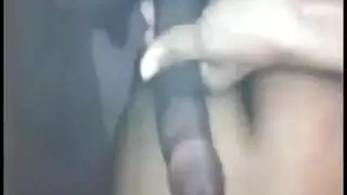 مشهد إباحي: سعودية مثيرة تُدمر فتحاتها بقضيب أسود كبير