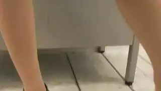 طالبة كورية تخلع ملابسها وتتوسل لقضيب أستاذها الكبير