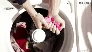 ابي الشاذ يعشق لحس و شم كيلوتاتي وهو يستمني زبه الكبير