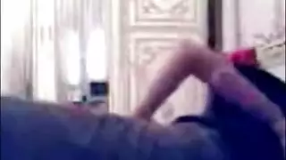 طالبة عربية متحرشة تحصل على كسها الضيق يُضرب بقضيب كبير