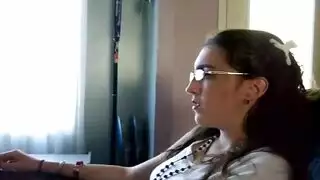 نادية نيفينا تقوم بعملية جنسية بين الثديين بقضيب ضخم