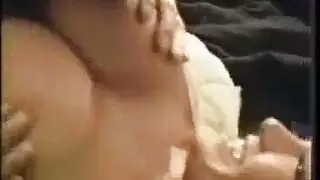 وجه جميل وجسد مثالي: شقراء تنزل لقضيب صديقها