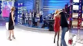 فرج غريب يقابل قضيب أفريقي نابض بقوة