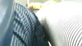 مراهقة معوقة تستمني وتئن في مقطع إباحي صريح