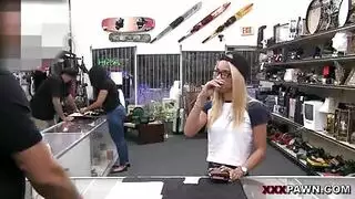 إباحية صريحة: شاهدها تتدفق أمام الكاميرا