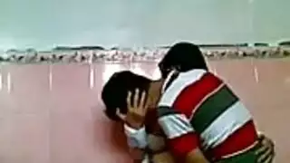 تمدد شرجي مؤلم لمراهقة وقحة: فيلم إباحي كامل مجاني