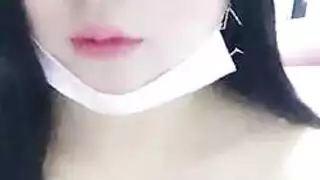 فتاة جشعة ترتدي اللاتكس ترقص ثم تبتلع عدة قذف منوي لأجل المال