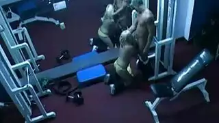 محتوى صريح: تناكيب عنيف ومص