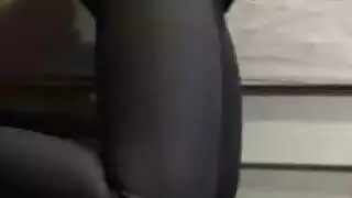 بنات عم ساخنات يكشفن عن مهبلهم المبلل للكاميرا