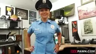 مؤخرة كبيرة لعملاقة تتعرض لجماع شرجيّ قوي واختراق مزدوج