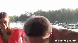 أمي الساخنة ضيق الهرة قارب