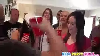 أوجي عيد ميلاد بري: نجمة البورنو تأخذ فعل شرجي وكس