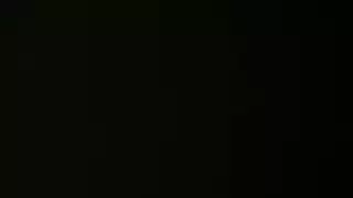 دمية جنسية محترفة: السكرتيرة يُستغلها رجلان في فيلم إباحي صريح