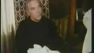 قضيب كبير في مهمة للعثور على فتحات مبللة وتدميرها