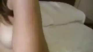 صديقة شقراء تريد دليلًا على قضيب قاسٍ قبل أن تُضاجع