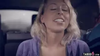 طالبات جامعيات مثيرة تمارسن الجنس الفموي العميق وتتفاوضن على مال سهل للدراسة