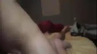 فتاة ماكرة تتظاهر بأنها عرابها لممارسة جنس حامي في المنزل