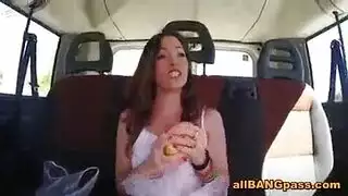 قذفتان تنفجران داخل مهبلها الفائض