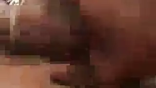 مغامرة عابرة الجنس بثدي مترهل تتربص بالرجال للإباحية