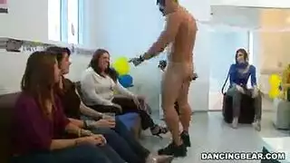 أفلام إباحية قديمة مع الحيوانات وأفعال الشعر الطويل