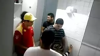 خدمة فموية كاملة: من مص عميق إلى مداعبة الحلمات