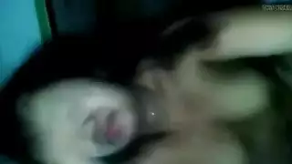 تقبيل فرنسي صريح ولعب بالحلمات